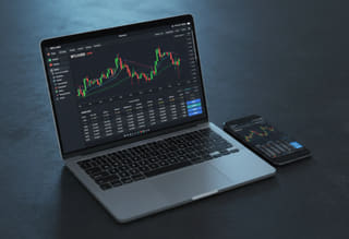 Controlla l’attività — visualizza lo storico di trading e l’attività dell’account